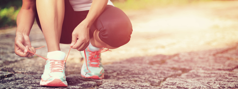 Frau beim Joggen - Empfehlungen Fitness